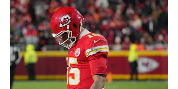 Patrick Mahomes est éliminé de la course au titre pour la première fois, ne parvenant pas à remporter le titre de division Patrick Mahomes est éliminé de la course au titre pour la première fois, ne parvenant pas à remporter le titre de division